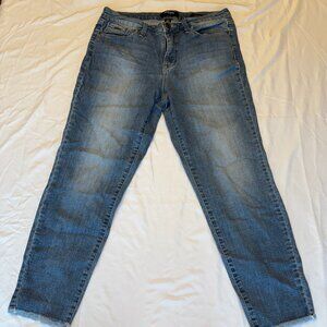 Nine West Gramercy High Rise Skinny Capri Jeans Women’s Sz 10 Distressed Hem